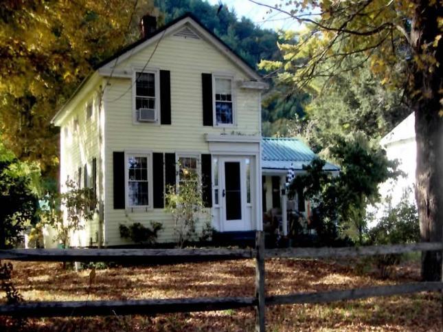 A Meadow House Bed & Breakfast Lakeville
