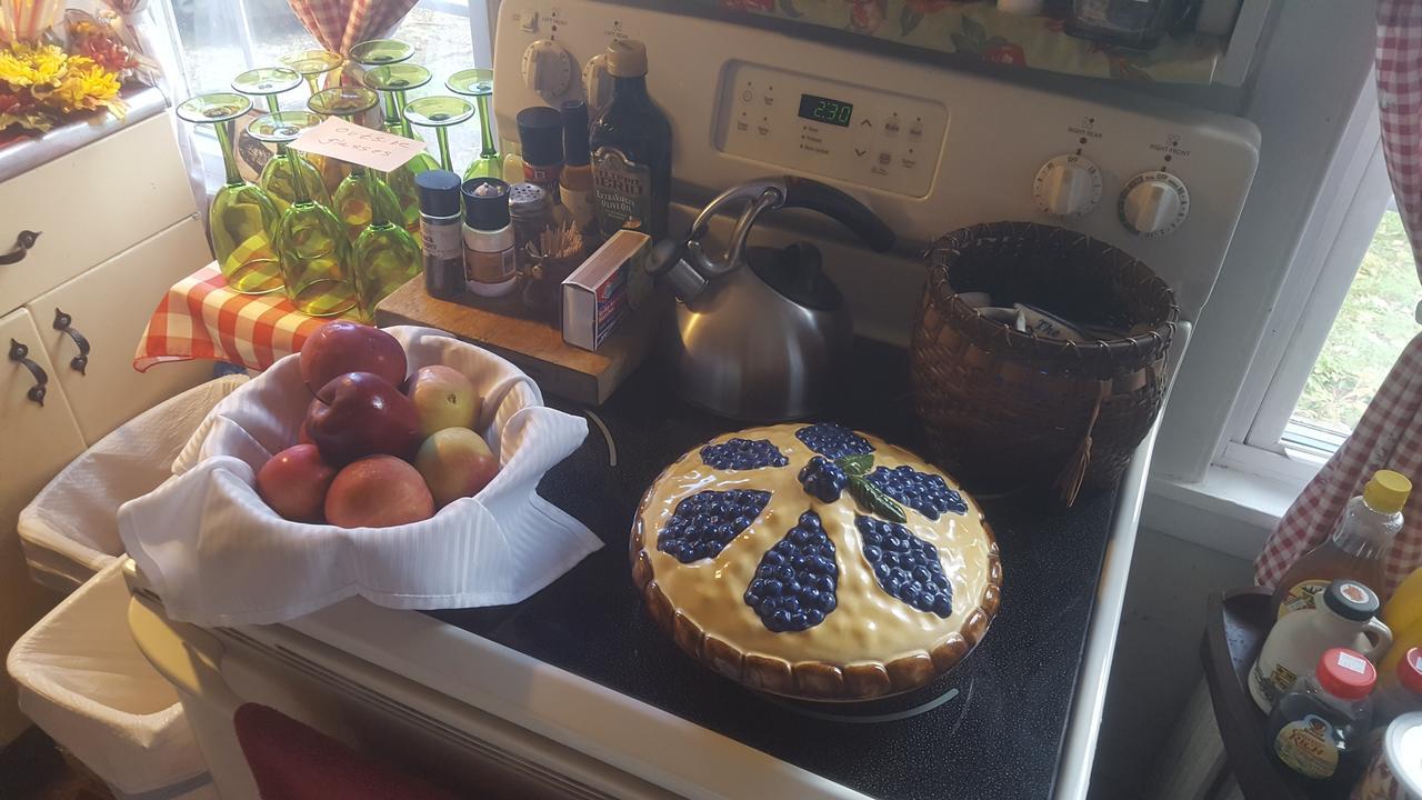 Bed & Breakfast A Meadow House *